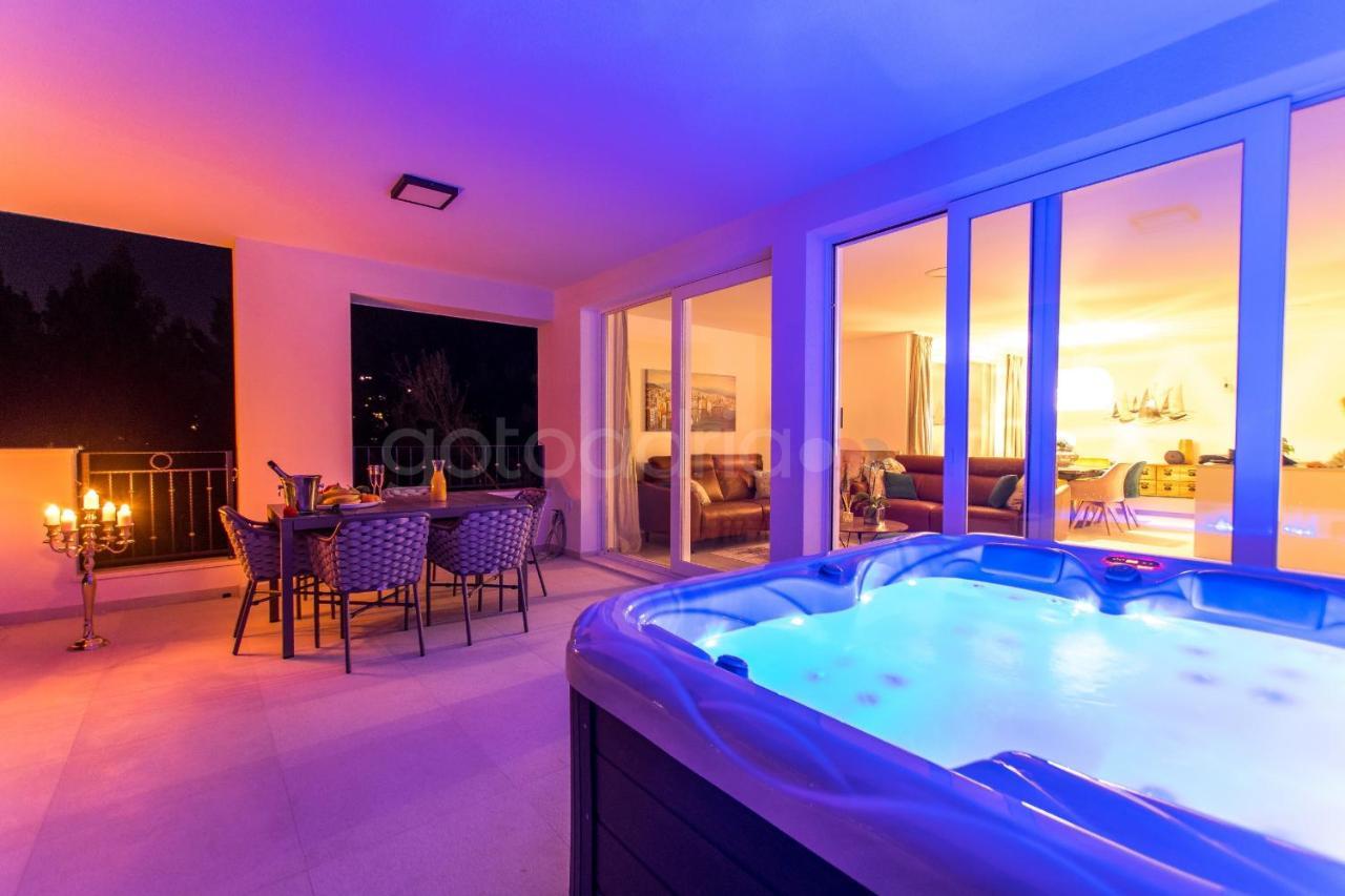 Villa Smaragd - Opal - Luxury Apt With Shared Pool And Private Hot Tub Makarska Buitenkant foto