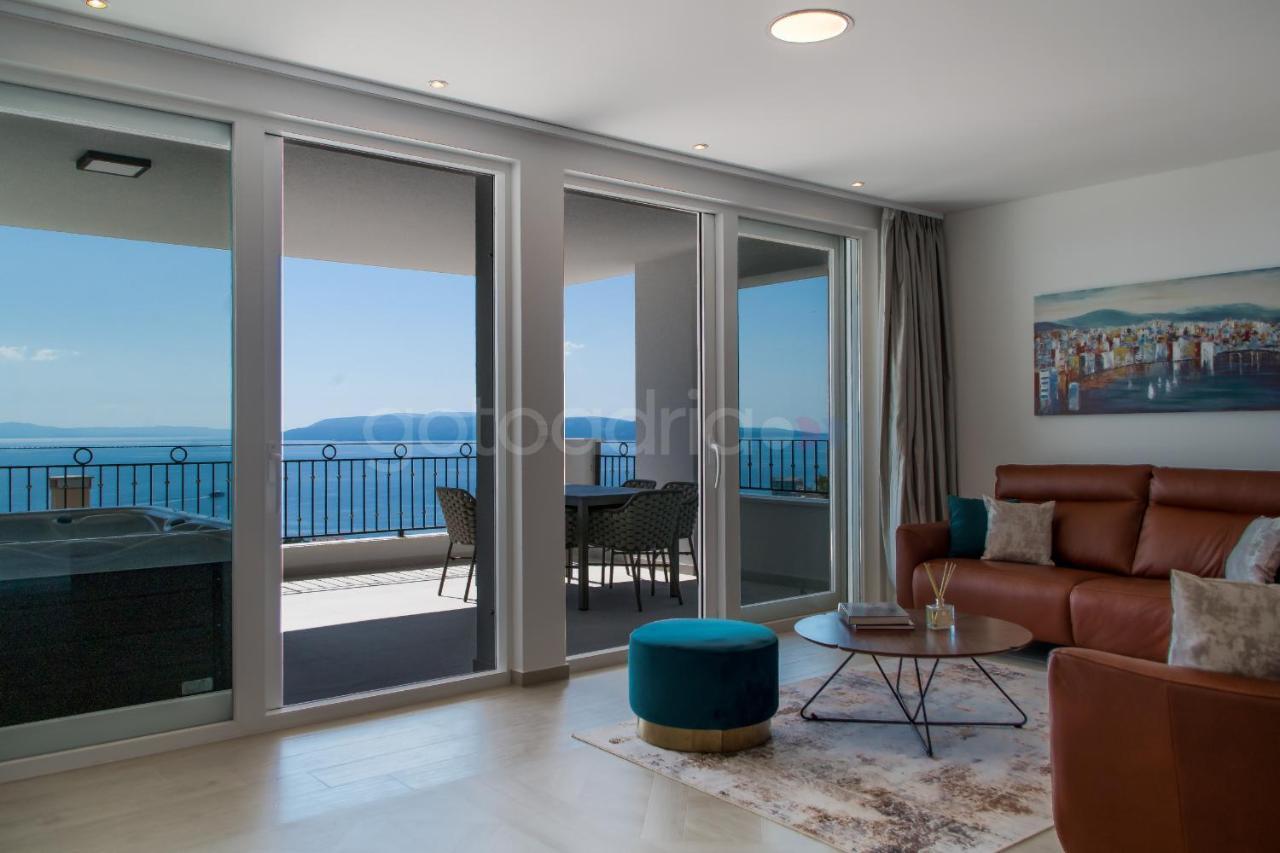 Villa Smaragd - Opal - Luxury Apt With Shared Pool And Private Hot Tub Makarska Buitenkant foto