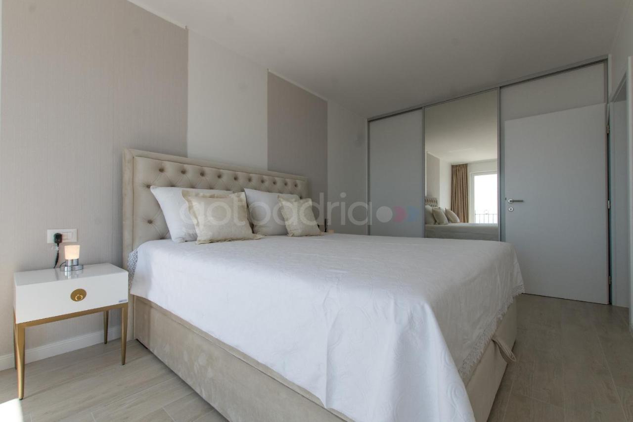 Villa Smaragd - Opal - Luxury Apt With Shared Pool And Private Hot Tub Makarska Buitenkant foto