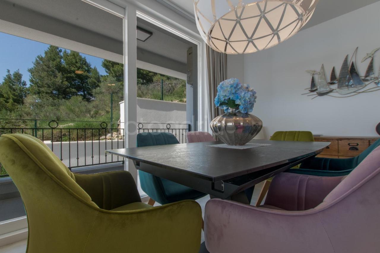 Villa Smaragd - Opal - Luxury Apt With Shared Pool And Private Hot Tub Makarska Buitenkant foto