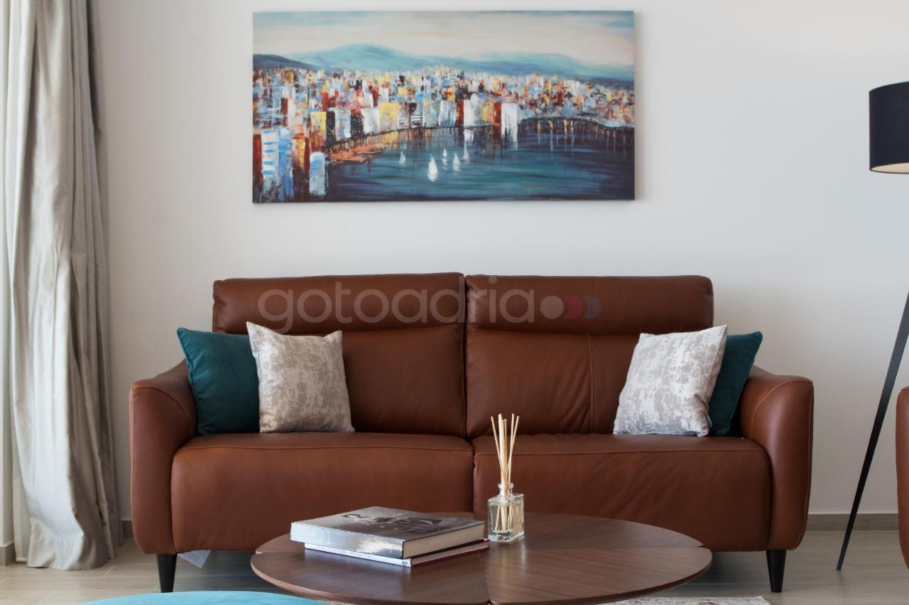 Villa Smaragd - Opal - Luxury Apt With Shared Pool And Private Hot Tub Makarska Buitenkant foto