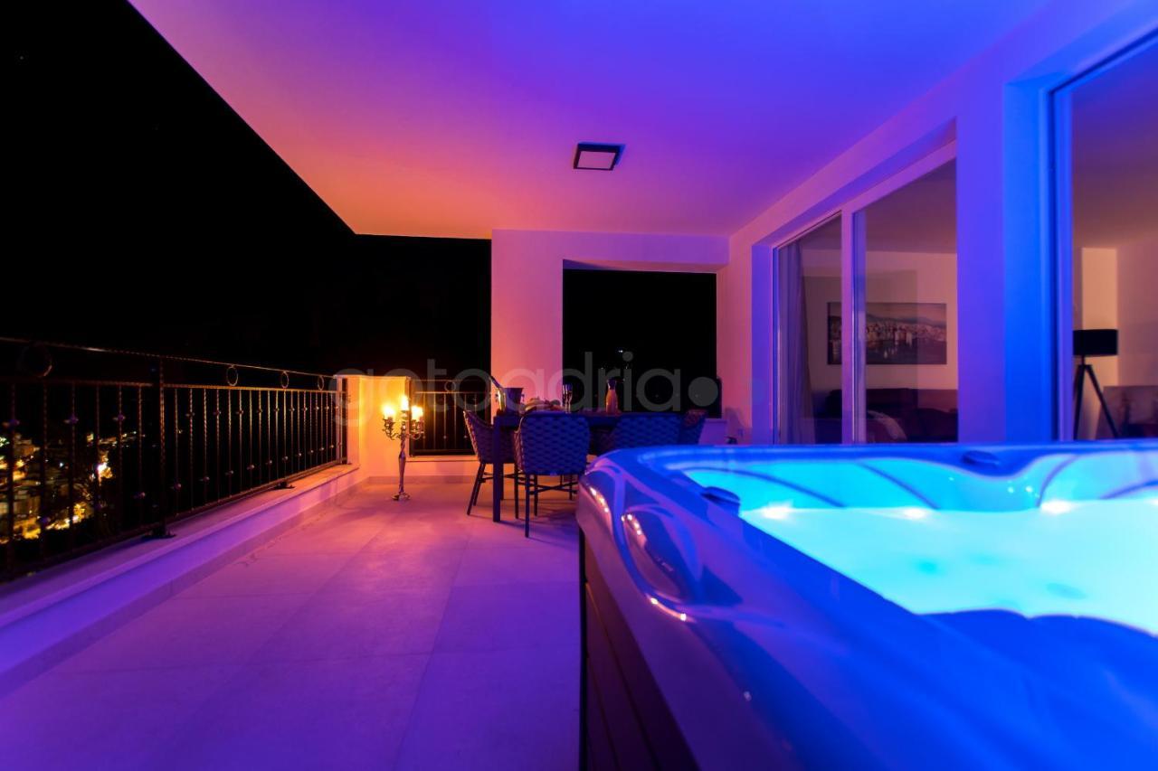 Villa Smaragd - Opal - Luxury Apt With Shared Pool And Private Hot Tub Makarska Buitenkant foto
