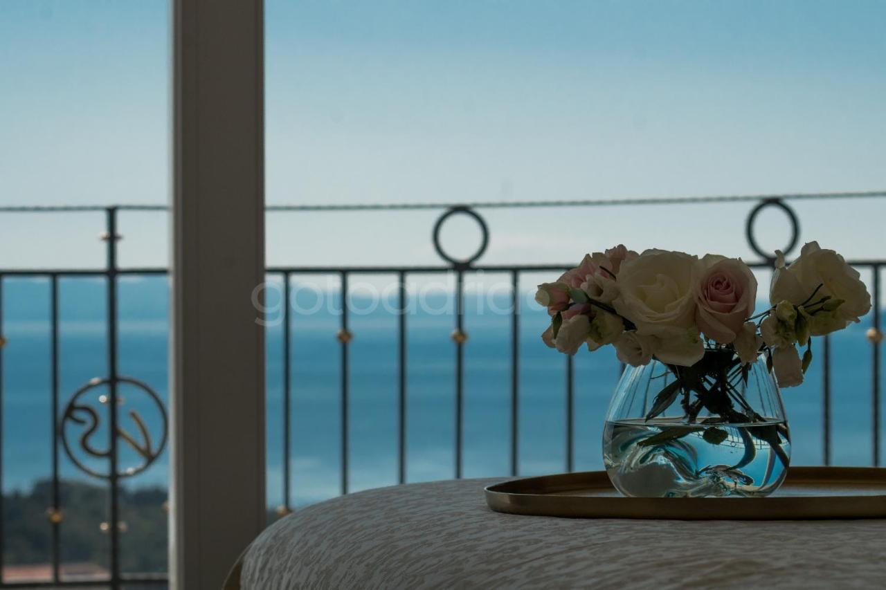 Villa Smaragd - Opal - Luxury Apt With Shared Pool And Private Hot Tub Makarska Buitenkant foto