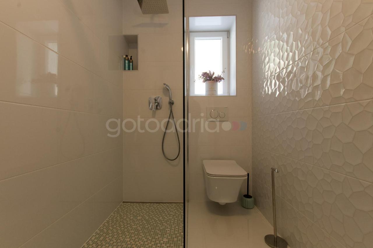 Villa Smaragd - Opal - Luxury Apt With Shared Pool And Private Hot Tub Makarska Buitenkant foto