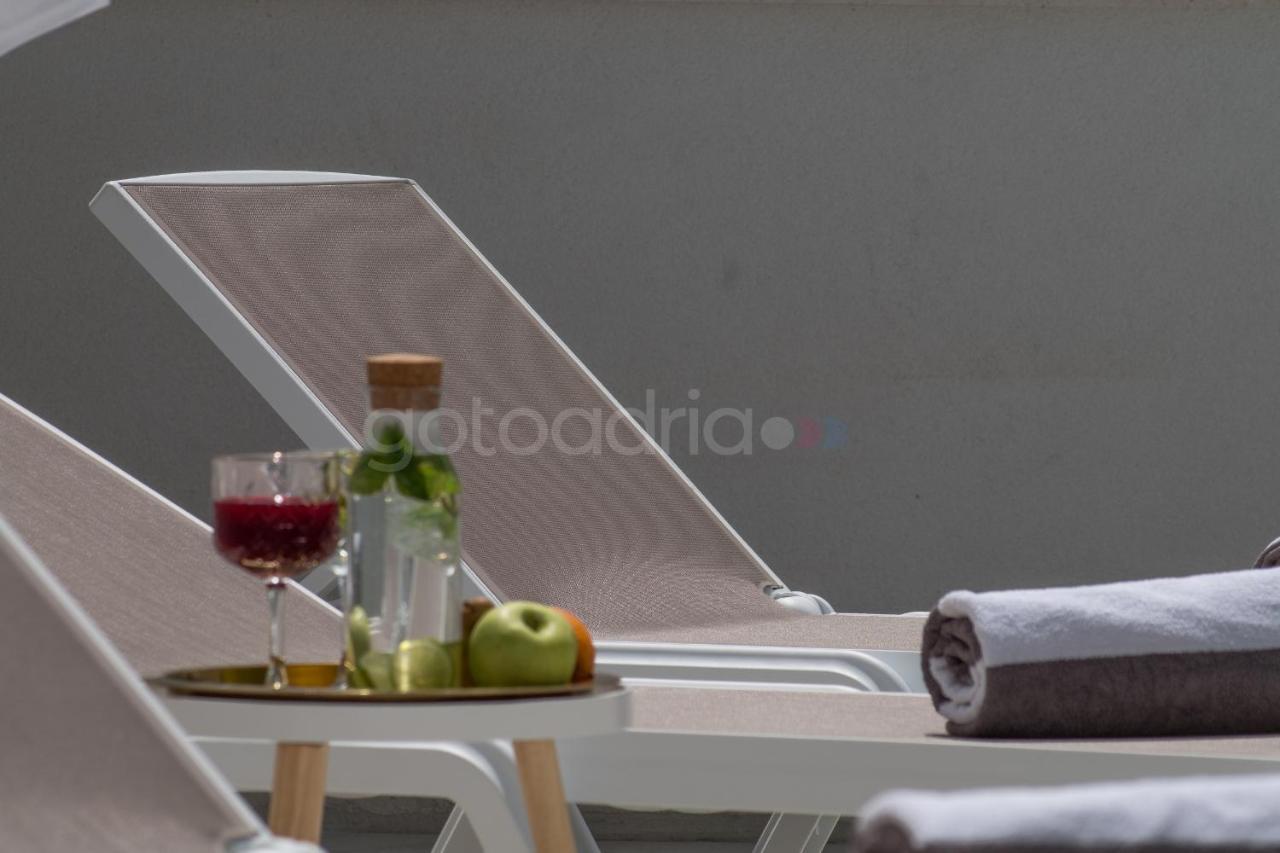 Villa Smaragd - Opal - Luxury Apt With Shared Pool And Private Hot Tub Makarska Buitenkant foto