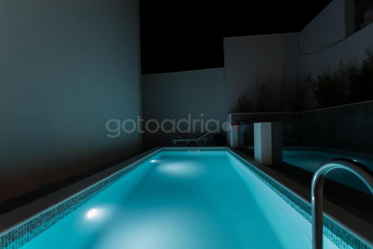 Villa Smaragd - Opal - Luxury Apt With Shared Pool And Private Hot Tub Makarska Buitenkant foto